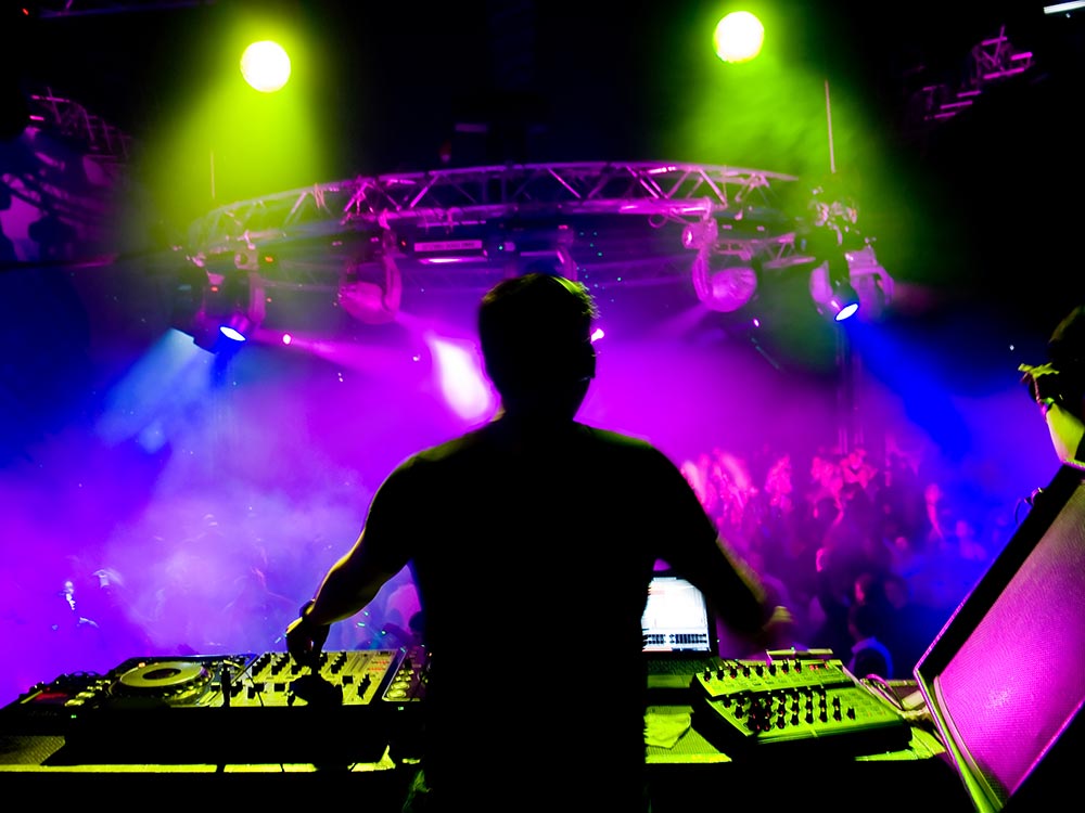 Learn how to use DJ software and DJ equipment - The Best DJ Courses Online in 2024